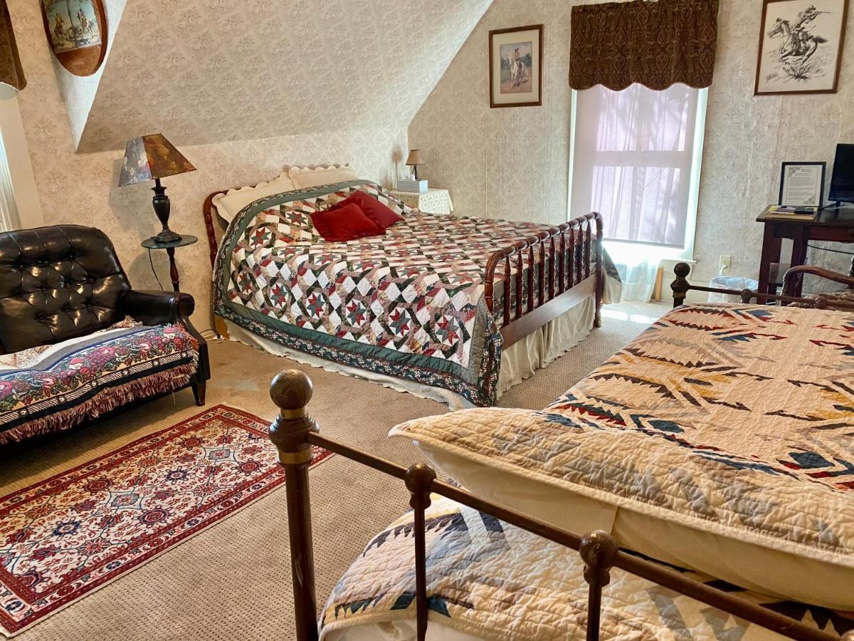 גולדן Pansy'S Parlor Bed & Breakfast מראה חיצוני תמונה