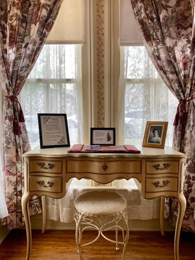 גולדן Pansy'S Parlor Bed & Breakfast מראה חיצוני תמונה