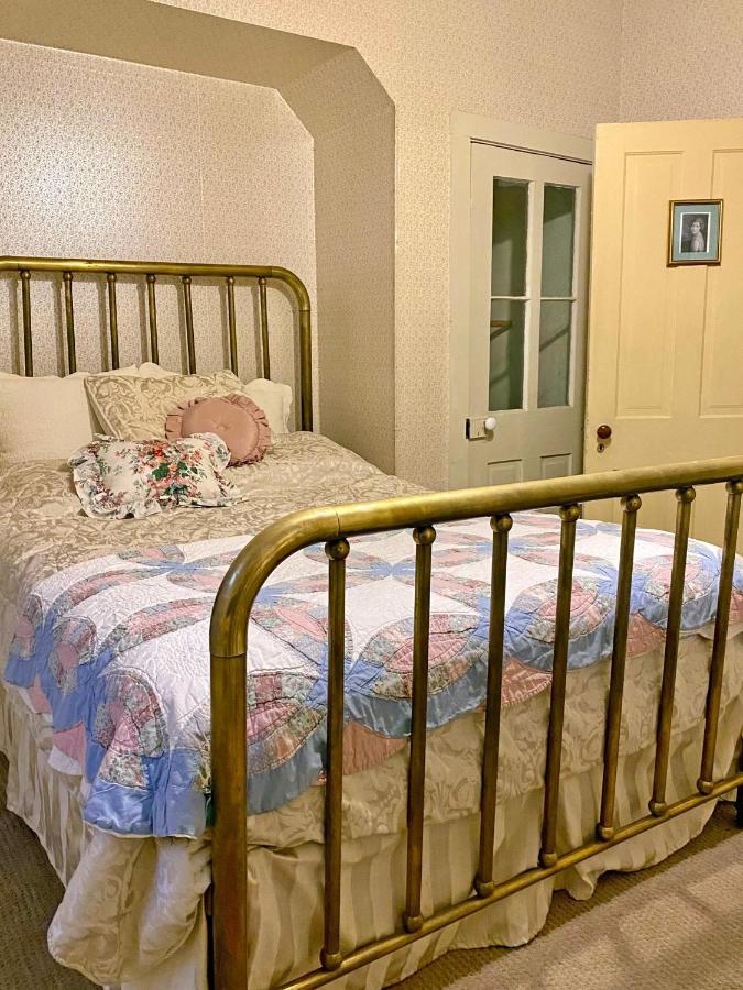 גולדן Pansy'S Parlor Bed & Breakfast מראה חיצוני תמונה