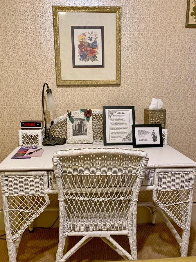 גולדן Pansy'S Parlor Bed & Breakfast מראה חיצוני תמונה