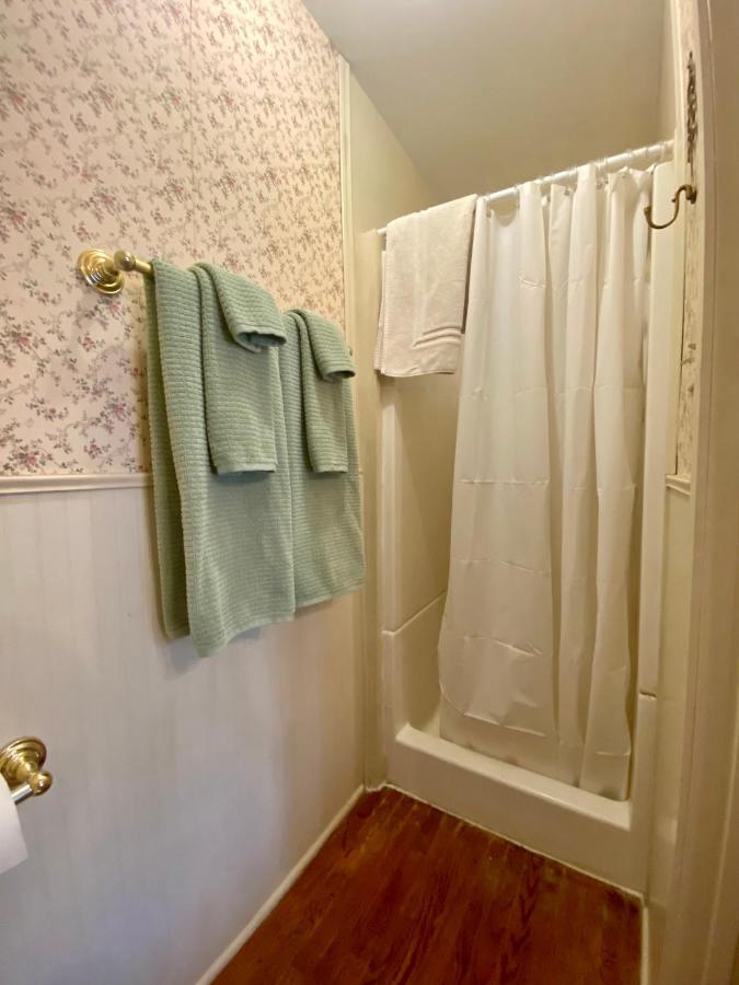 גולדן Pansy'S Parlor Bed & Breakfast מראה חיצוני תמונה
