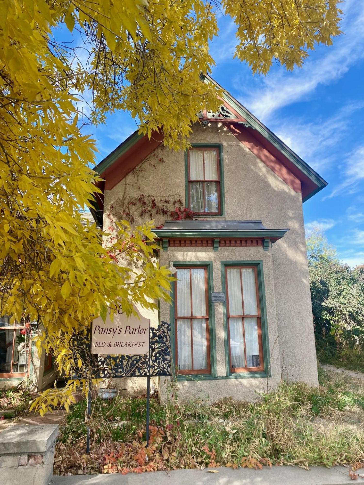 גולדן Pansy'S Parlor Bed & Breakfast מראה חיצוני תמונה